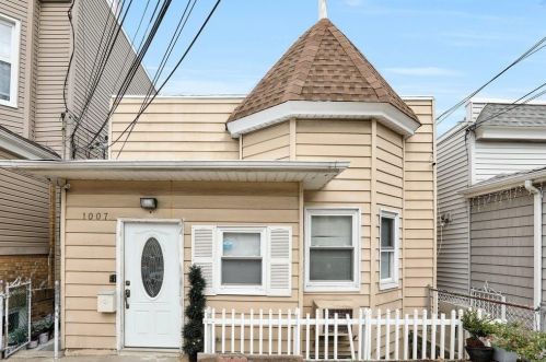 1007 Grand Ave, North Bergen NJ  07047-1614 exterior
