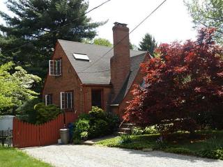 1497 Green Ave, Glenshaw, PA 15116-2451