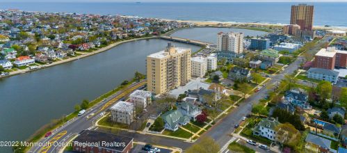 510 Deal Lake Dr, Tinton Falls, NJ 07712-5162