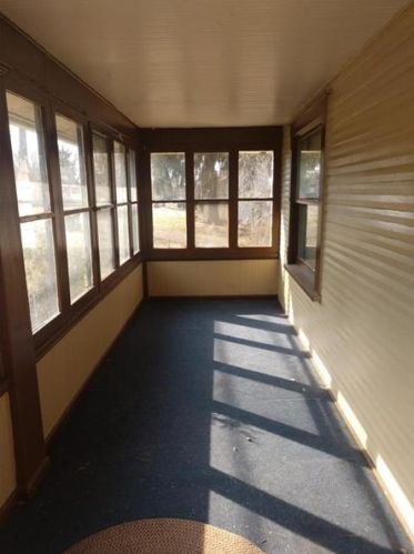 34 Baker Ave, Hermitage, PA 16148-1803