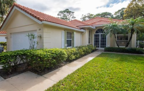231 Tall Oaks Cir, West Palm Beach, FL 33410-4443