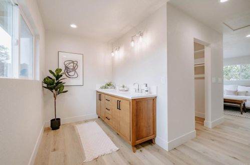 1027 San Abella Dr, Encinitas CA  92024-3949 exterior