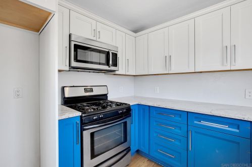 2045 Oliver Ave, San Diego CA 92109-5549 exterior