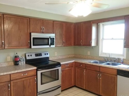 15 Maplewood Dr, Middletown NY  10940-6689 exterior