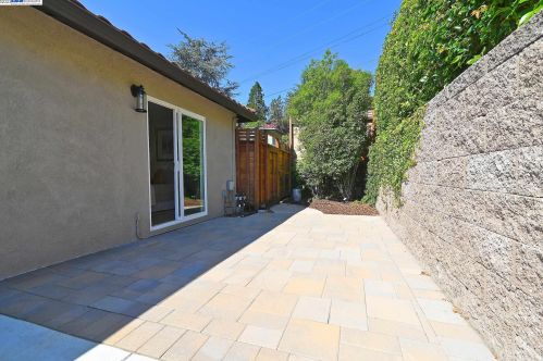2400 Prosperity Way, San Leandro CA  94578-1124 exterior