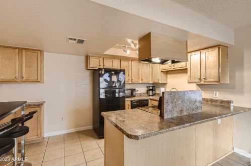 3002 70th St, Scottsdale, AZ 85251-6331