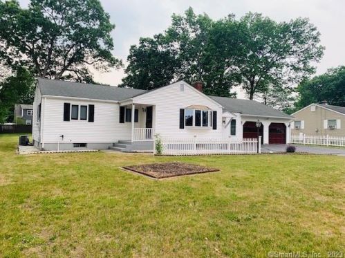 7 Arlington Rd, Windsor Locks, CT 06096-1208