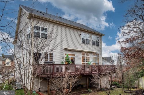 7226 Lyndam Hill Cir, Lorton VA  22079-4509 exterior