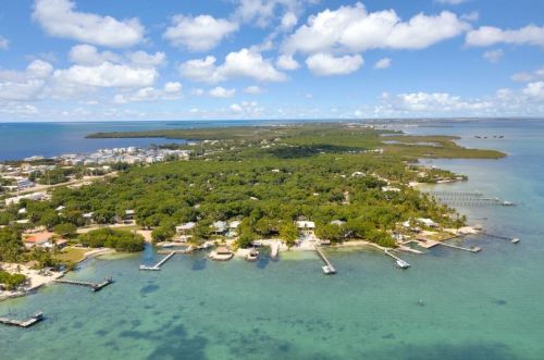 15 Sunset Rd, Key Largo, FL 33037-2007