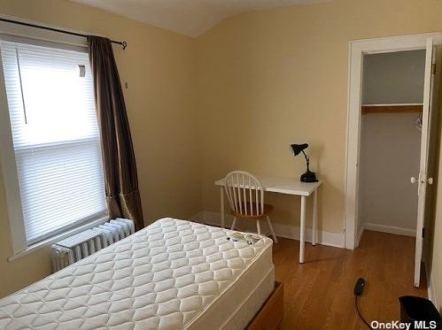 5 Thompson Hay Path, Strongs Neck NY  11733-1317 exterior