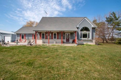 514 Cox Rd, Kansasville, WI 53139-9412