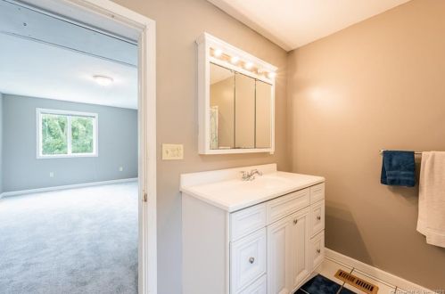 3 Robin St, Waterford CT  06385-2111 exterior