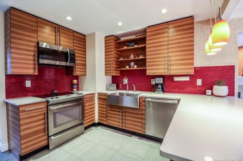 4 Pond View Dr, Brookfield Center CT  06804-3427 exterior