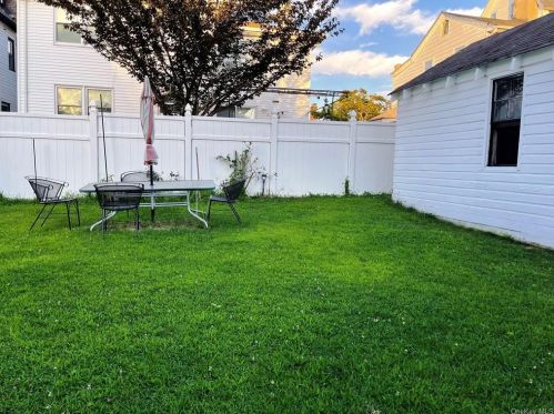 311 Rich Ave, Mount Vernon NY  10552-3010 exterior