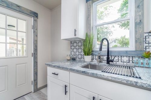 602 New Castle St, Zelienople PA  16063-1049 exterior