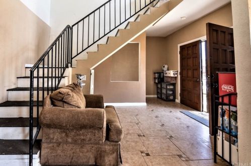 9202 Loch Avon Dr, Pico Rivera, CA 90660-2722