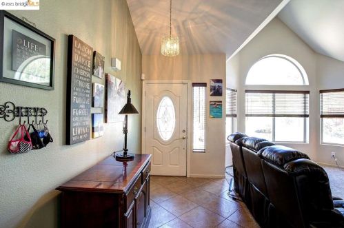 2309 Windsor Ln, Oakley, CA 94561-3317