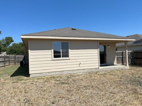 156 Mood Lake Dr, Uhland, TX 78640-5873