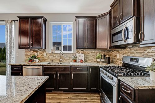 1910 Tumbleweed Cir, West Bend WI  53095-8561 exterior