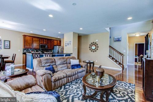 48 Plymouth Dr, Limerick PA 19468-2869 exterior