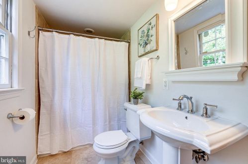 328 River Bend Rd, Great Falls VA  22066-4140 exterior