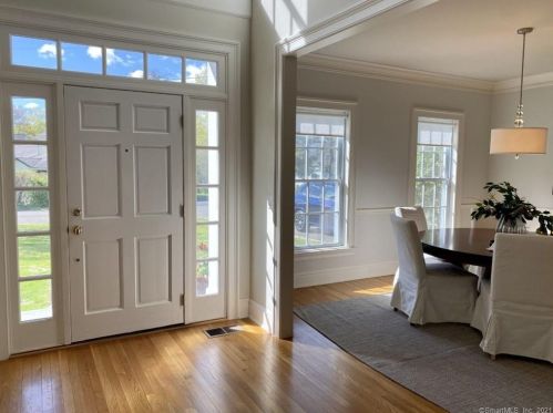 10 Riverbank Ct, New Canaan, CT 06840-4134