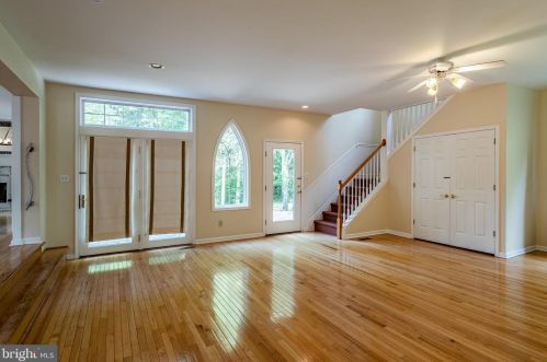 1042 Charter Oaks Dr, Lansdale PA exterior