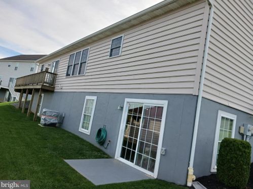 30 Centre Ct, Red Lion PA  17356-8949 exterior