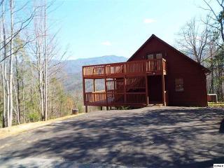 511 Geneva Ln, Gatlinburg, TN 37738-6417