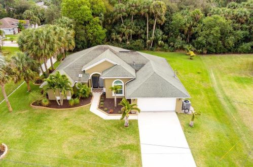 2102 Vixen Ct, Fort Pierce, FL 34953-1378
