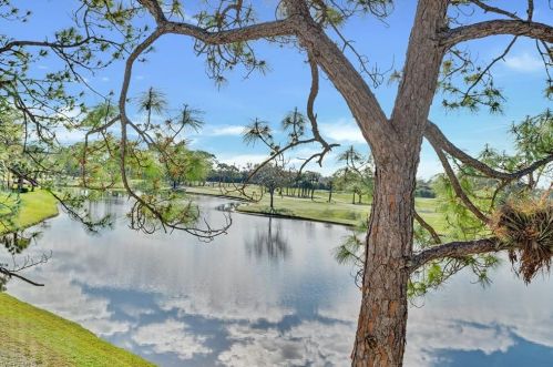 633 Wildwood Ln, Naples, FL 34105-3251