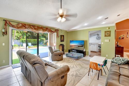 9911 Majestic Way, Boynton Beach FL  33437-3303 exterior