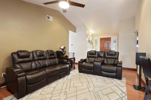 9020 Lismore Dr, Elk Grove CA  95624-2661 exterior