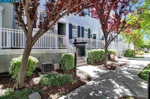 3734 Whitworth Dr, Pleasanton, CA 94568-1384