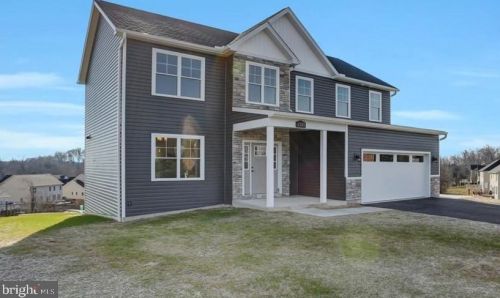 2347 Castlegreen Dr, Upton, PA 17225-9252