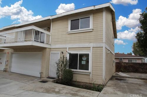11636 205th St, Lakewood, CA 90715-1303