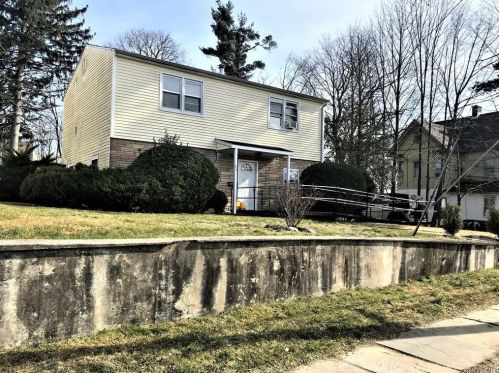 21 Nutgrove St, White Plains, NY 10606-2439