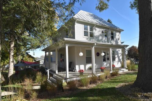 301 2nd St, Mount Horeb, WI 53572-1766