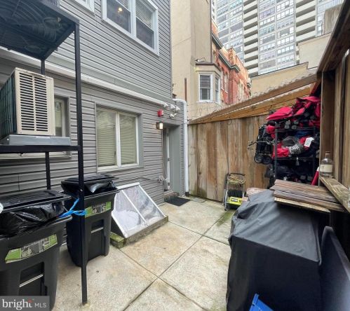 2016 Locust St, Philadelphia PA  19103-5614 exterior