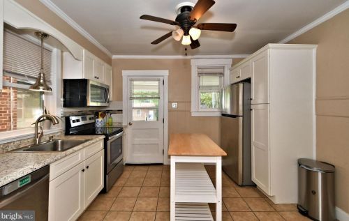 335 Stuart Ave, Downingtown PA  19335-2574 exterior