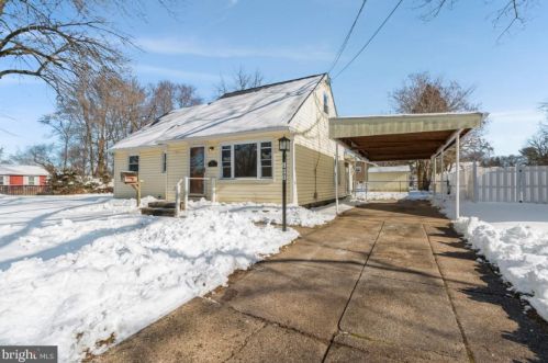 858 Van Rossum Ave, Beverly, NJ 08010-1748