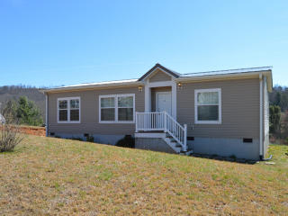 22 Daniel Ridge Dr, Hendersonville, NC 28792-6931