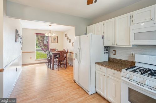 5624 Reardon Ln, Woodbridge VA  22193-3756 exterior