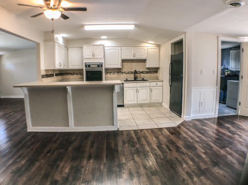 10424 Root River Dr, Caledonia, WI 53108-9668