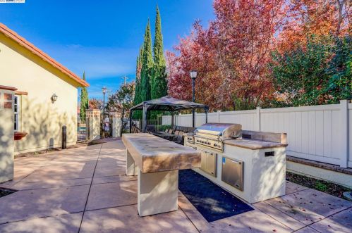 700 Abel St, Milpitas CA  95035-5295 exterior