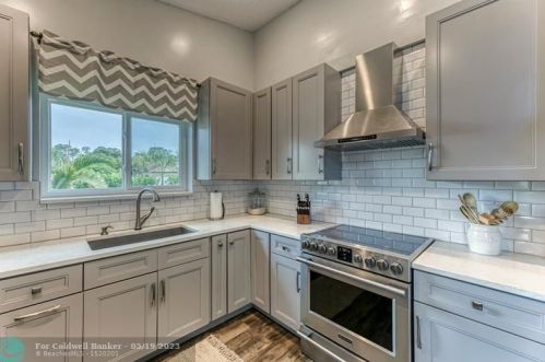 2399 Floresta Dr, Fort Pierce FL  34984-5218 exterior