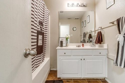 4561 Wheatland Dr, Fort Worth TX  76179-5082 exterior