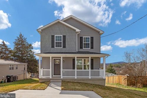 457 Alsberry St, Strasburg, VA 22657-1907