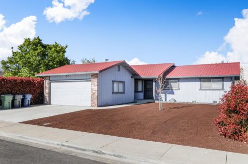 2413 Bucknell St, Turlock, CA 95382-1407