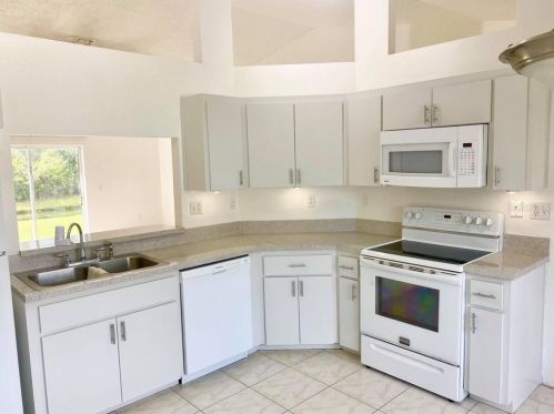 141 Kings Pond Ave, Winter Haven, FL 33880-1969